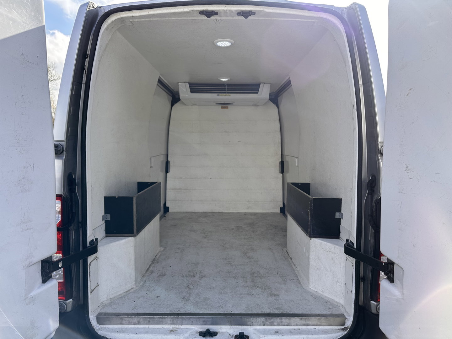 Renault Master T35 2.3 dCi 180 L2H2 Energy ( 3-Pers ) *REFRIGERATED | DOUBLE-SLIDINGDOORS | CAMERA | AIRCO | BLINDSPOT | CRUISE | PDC | TOWBAR*