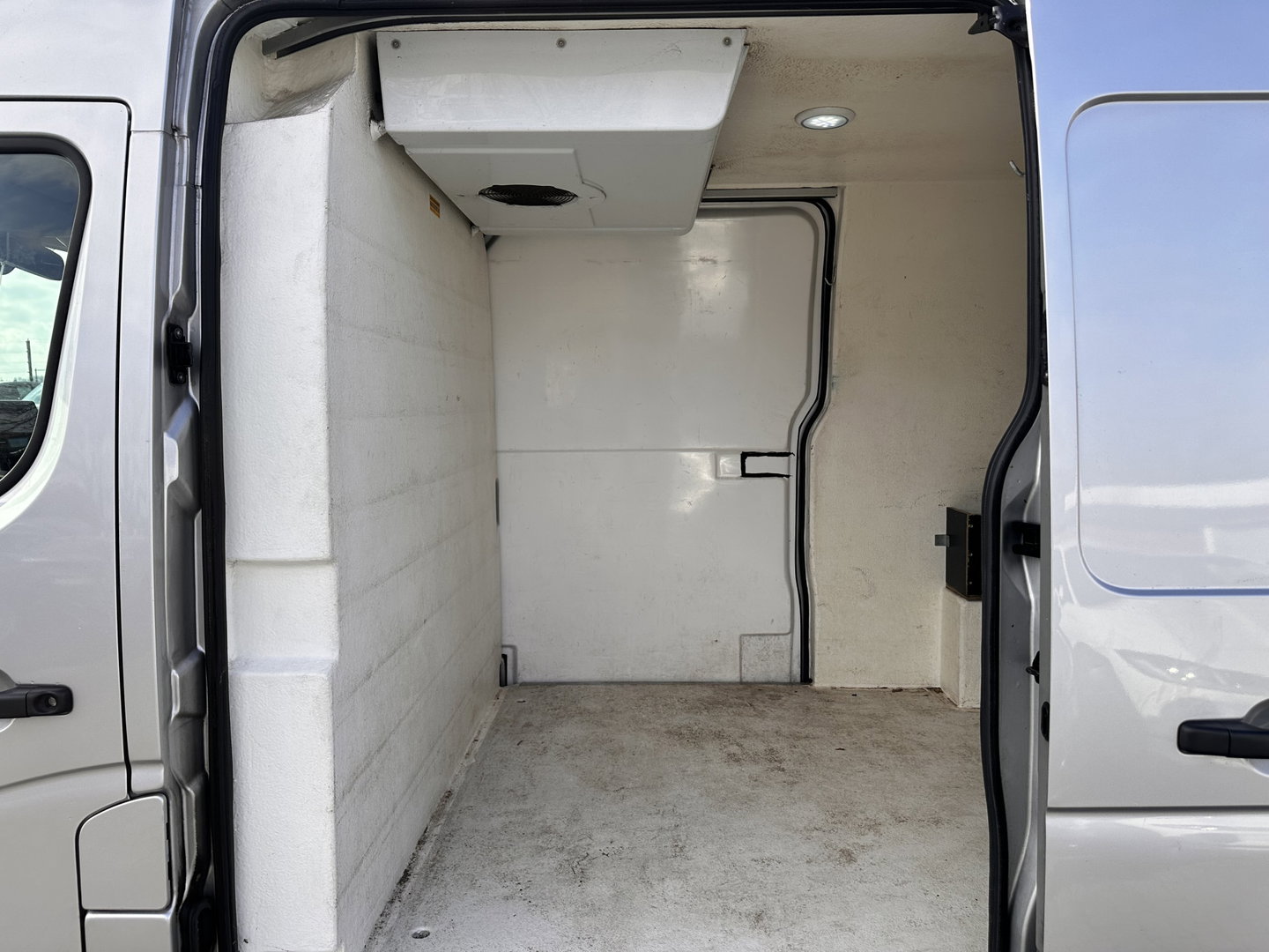 Renault Master T35 2.3 dCi 180 L2H2 Energy ( 3-Pers ) *REFRIGERATED | DOUBLE-SLIDINGDOORS | CAMERA | AIRCO | BLINDSPOT | CRUISE | PDC | TOWBAR*