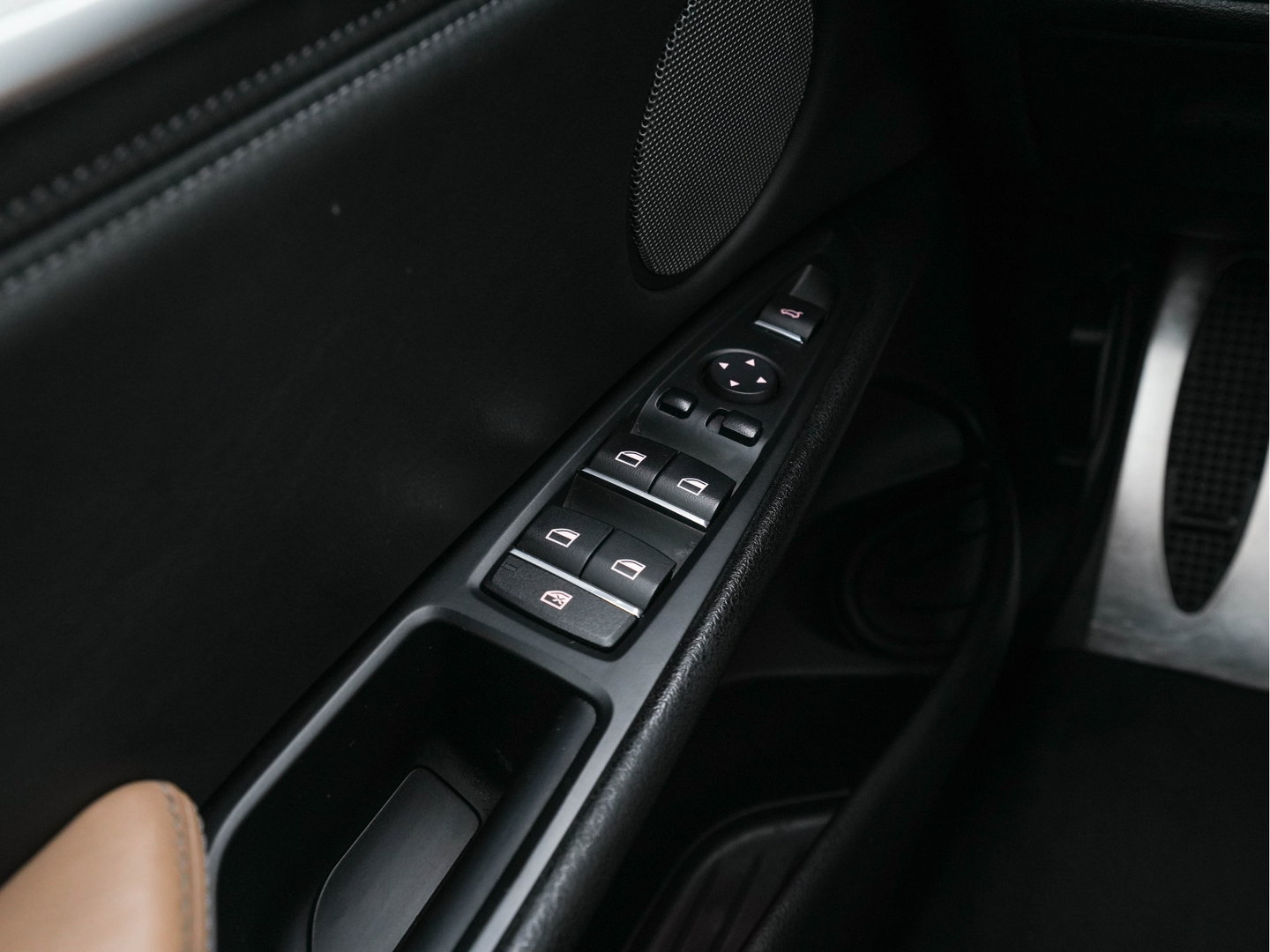 BMW X6 M Sport-Pack Innovation-Pack [ CHIP-TUNING 680-PK/850-Nm ] Aut. *LEATHER | NIGHT-VISION | TOPVIEW | MEMORY-PACK | HARMAN/KARDON-AUDIO | HEAD-UP | SOFT-CLOSE |  BLIND-SPOT | DAB+ | FULL-LED | NAVI-FULLMAP | HEATED-SPORTSEATS | SHIFTPADDLES | 21