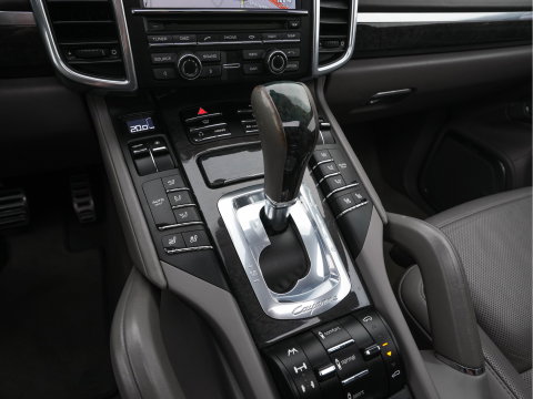 Porsche Cayenne 4.8 Turbo AWD Aut. *PANO | LEATHER | BURMESTER-SURROUND | BI-XENON | MEMORY-PACK | NAVI-FULLMAP | ADAPTIVE-CRUISE | AIR-SUSPENSION | CAMERA | SPORT-SEATS |  20''ALU*