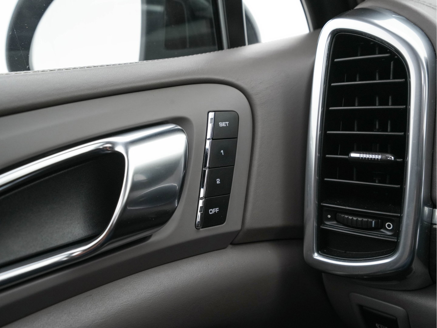 Porsche Cayenne 4.8 Turbo AWD Aut. *PANO | LEATHER | BURMESTER-SURROUND | BI-XENON | MEMORY-PACK | NAVI-FULLMAP | ADAPTIVE-CRUISE | AIR-SUSPENSION | CAMERA | SPORT-SEATS |  20''ALU*