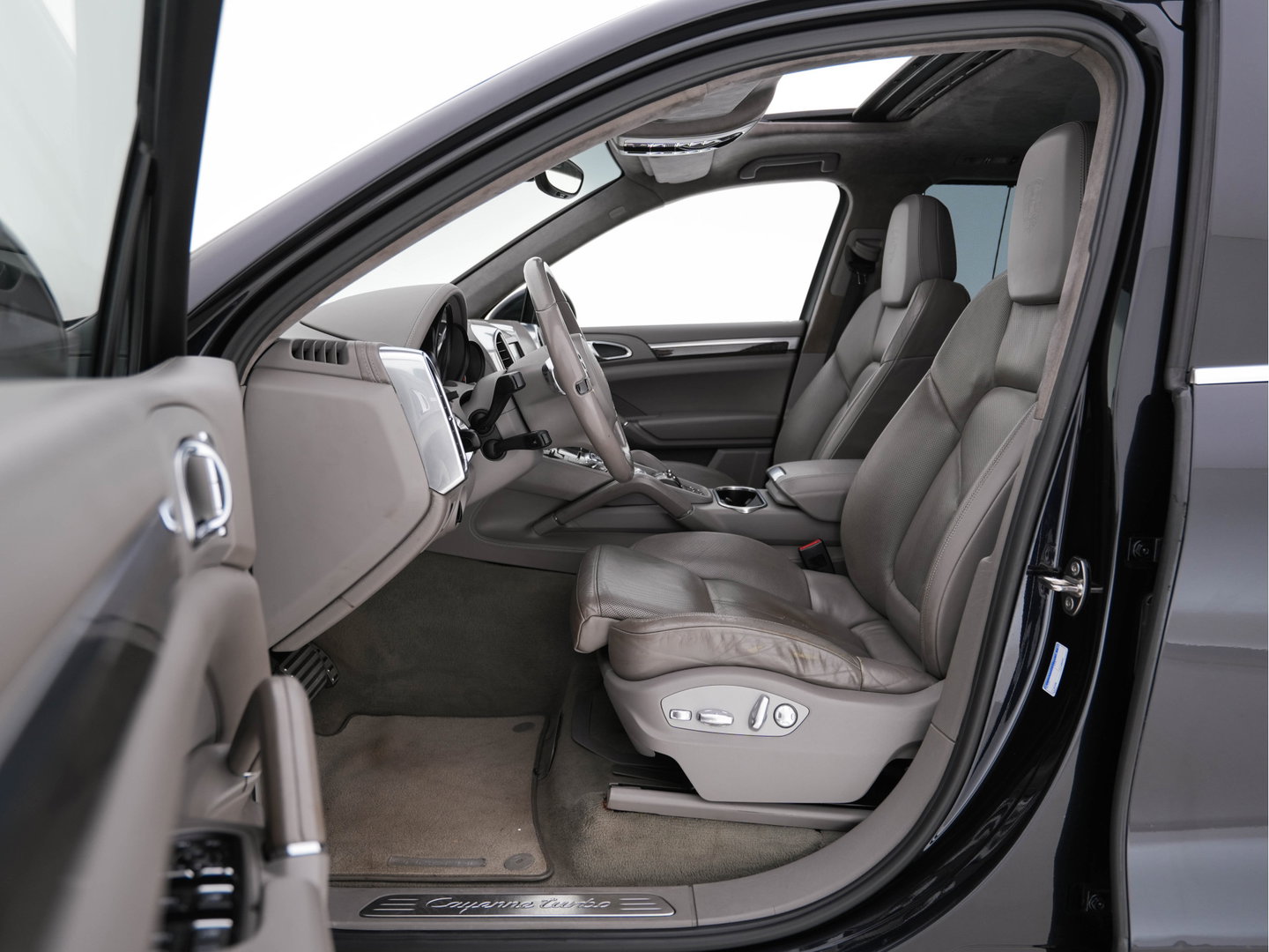 Porsche Cayenne 4.8 Turbo AWD Aut. *PANO | LEATHER | BURMESTER-SURROUND | BI-XENON | MEMORY-PACK | NAVI-FULLMAP | ADAPTIVE-CRUISE | AIR-SUSPENSION | CAMERA | SPORT-SEATS |  20''ALU*