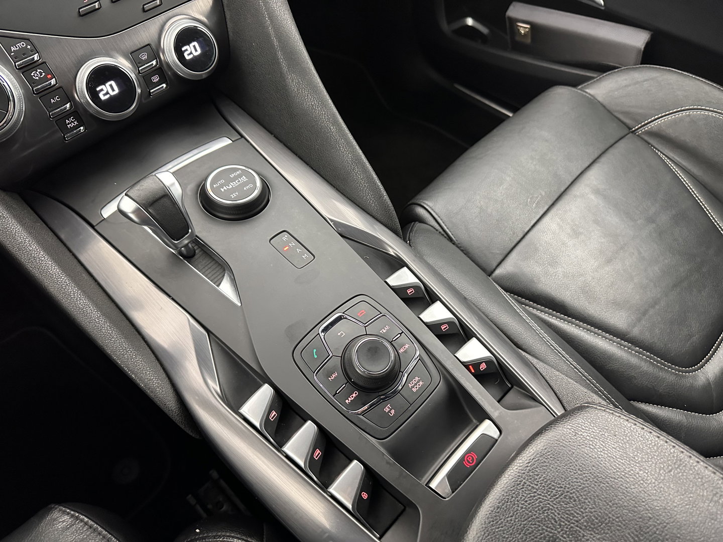Citroën DS5 2.0 Hybrid4 Business Executive AWD Aut. *PANO | XENON | LEATHER | MEMORY-PACK | NAVI-FULLMAP | KEYLESS | CAMERA | HEAD-UP | MASSAGE | CRUISE | SPORT-SEATS | TOWBAR | 17"ALU*