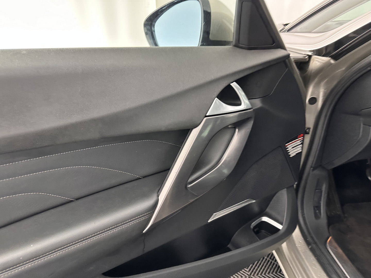 Citroën DS5 2.0 Hybrid4 Business Executive AWD Aut. *PANO | XENON | LEATHER | MEMORY-PACK | NAVI-FULLMAP | KEYLESS | CAMERA | HEAD-UP | MASSAGE | CRUISE | SPORT-SEATS | TOWBAR | 17"ALU*