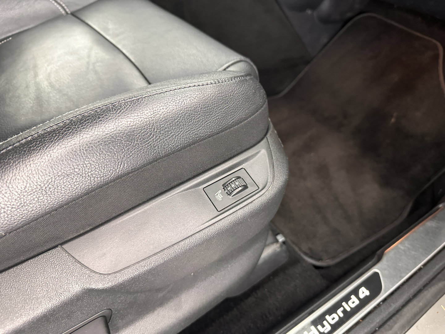 Citroën DS5 2.0 Hybrid4 Business Executive AWD Aut. *PANO | XENON | LEATHER | MEMORY-PACK | NAVI-FULLMAP | KEYLESS | CAMERA | HEAD-UP | MASSAGE | CRUISE | SPORT-SEATS | TOWBAR | 17"ALU*