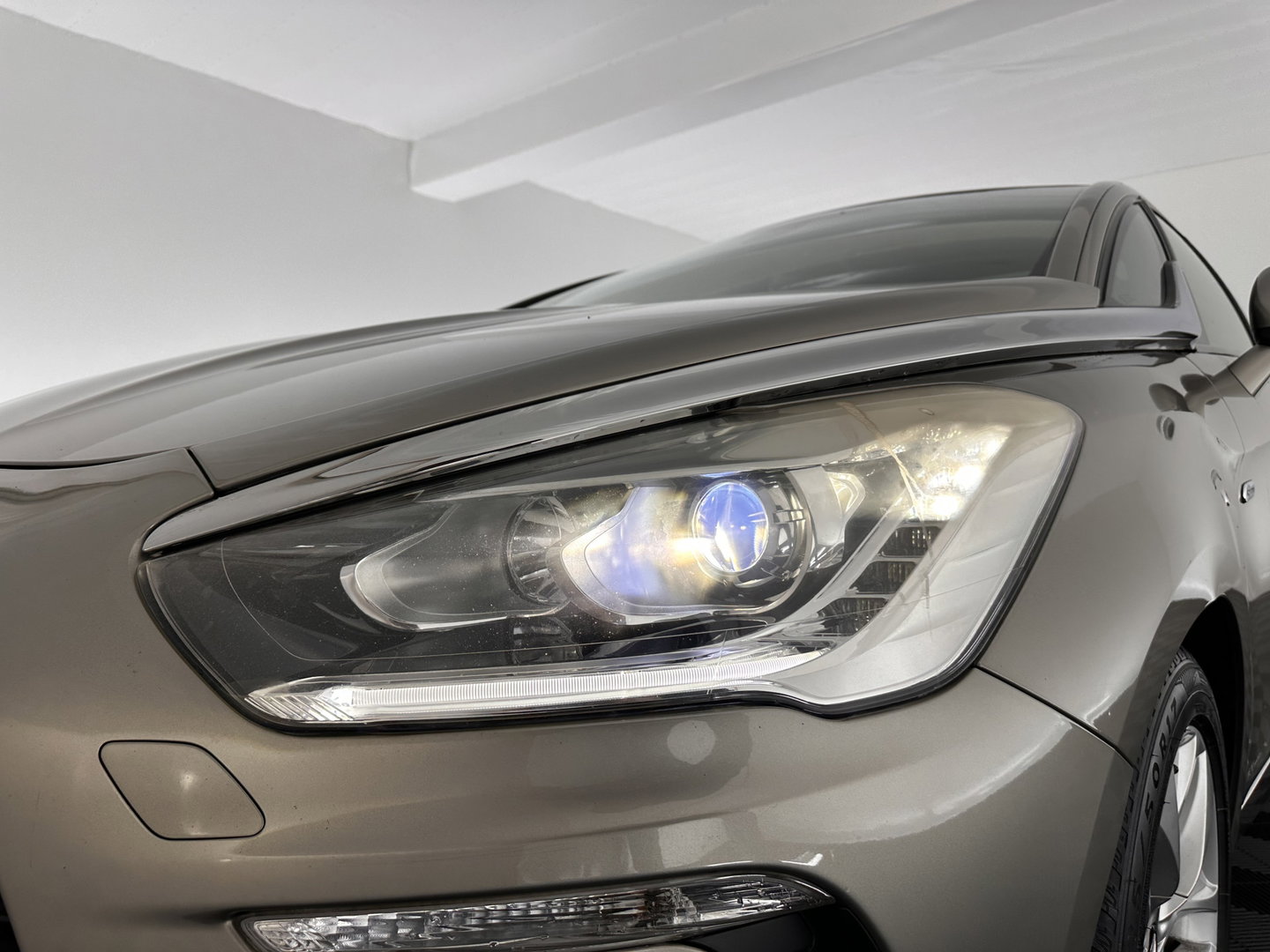 Citroën DS5 2.0 Hybrid4 Business Executive AWD Aut. *PANO | XENON | LEATHER | MEMORY-PACK | NAVI-FULLMAP | KEYLESS | CAMERA | HEAD-UP | MASSAGE | CRUISE | SPORT-SEATS | TOWBAR | 17"ALU*
