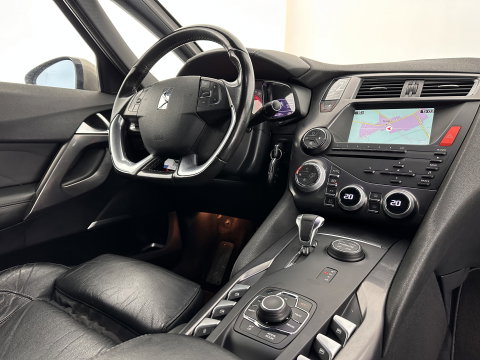 Citroën DS5 2.0 Hybrid4 Business Executive AWD Aut. *PANO | XENON | LEATHER | MEMORY-PACK | NAVI-FULLMAP | KEYLESS | CAMERA | HEAD-UP | MASSAGE | CRUISE | SPORT-SEATS | TOWBAR | 17"ALU*