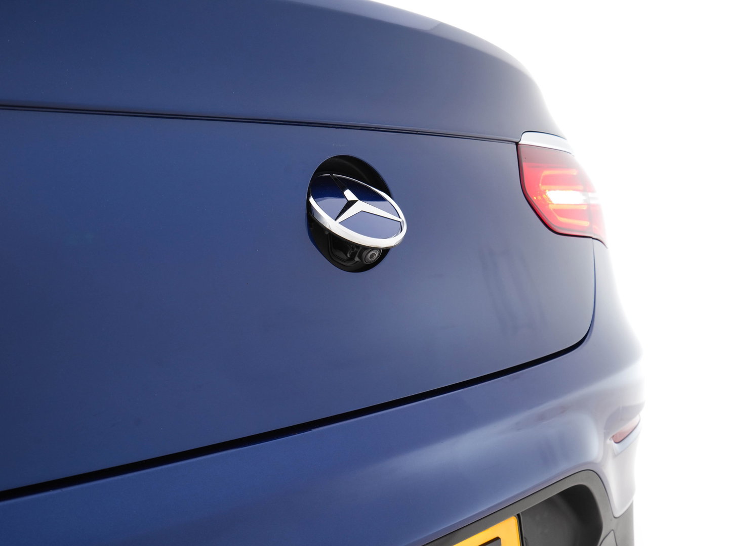 Mercedes-Benz GLC Coupé 350 d 4Matic AMG-Sportpack Premium Plus Aut. *PANO | LEATHER | FULL-LED |  NAVI-FULLMAP | ECC | CAMERA | PDC | SHIFT-PADDLES | CRUISE | AMBIENT-LIGHT | TOWBAR | HEATED-SPORTSEATS | PRIVACY-GLASS | 20"ALU*