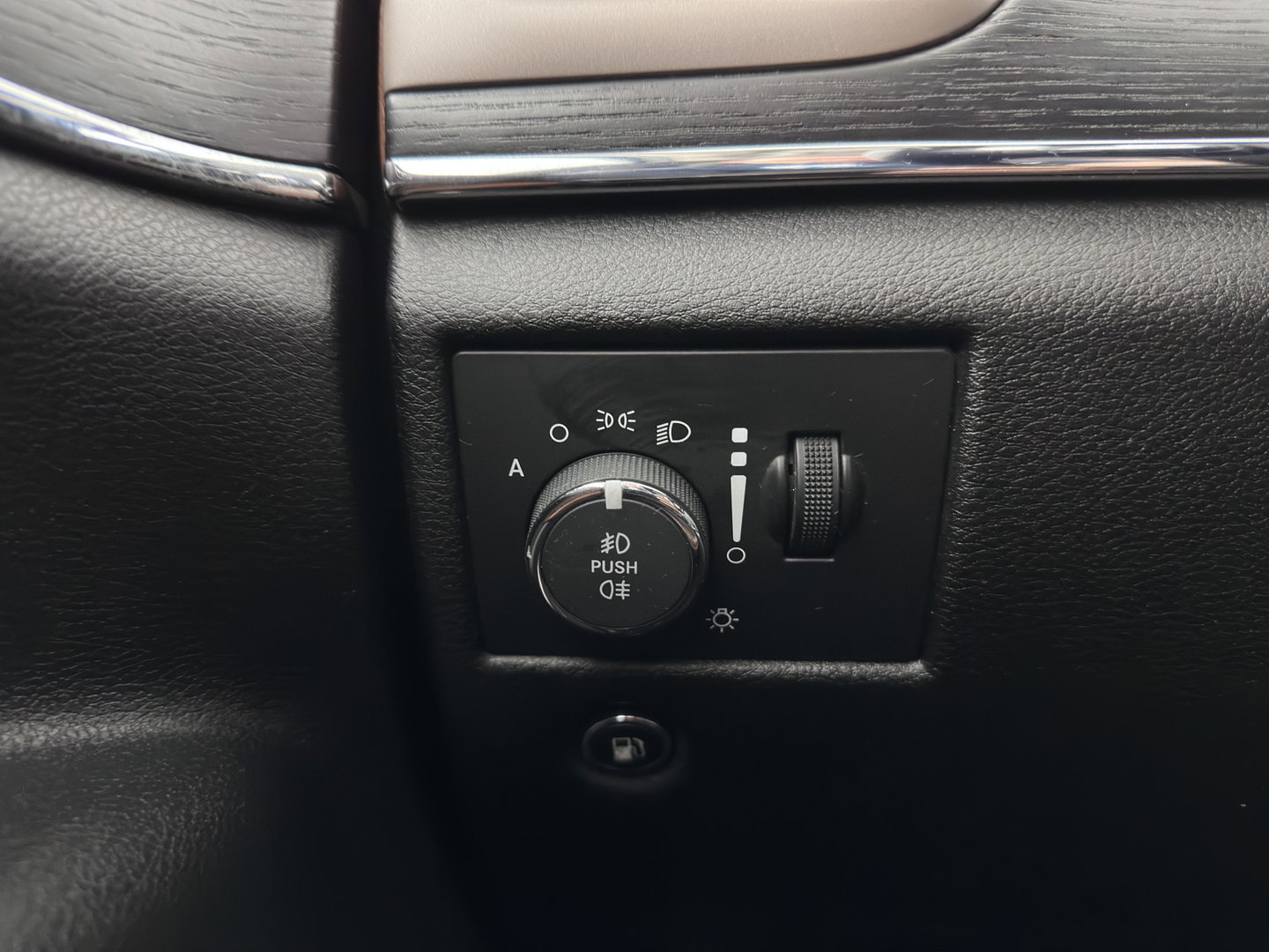 Jeep Grand Cherokee 3.0 CRD Summit Aut. *PANO | FULL-LEATHER | XENON | DIGI-COCKPIT | AIR-SUSPENSION | BLIND-SPOT | ADAPTIVE-CRUISE | MEMORY-PACK | CAMERA | KEYLESS | NAVI-FULLMAP | TOWBAR | COMFORT-SEATS | SHIFT-PADDLES | DAB