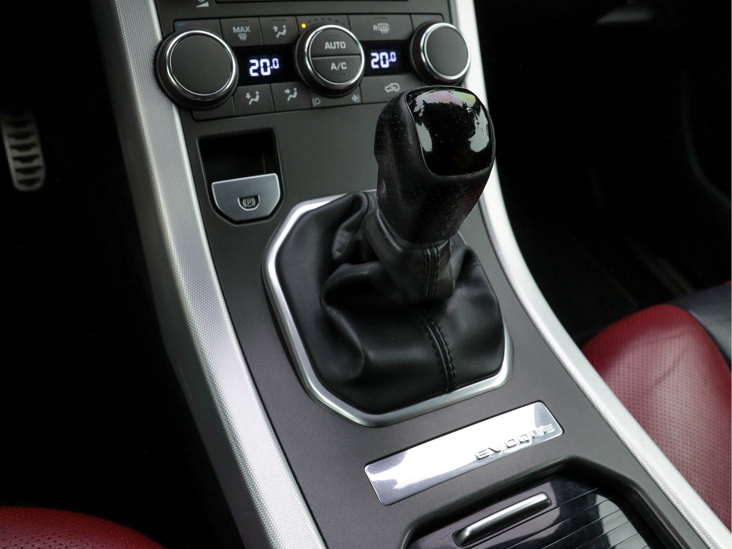 Land Rover Range Rover Evoque Coupe 2.2 eD4 Prestige *WRAPPED | XENON-PLUS | LEATHER | MERIDIAN-SOUNDSYSTEM | CAMERA | CRUISE | MEMORY-PACK | SPORT-SEATS | PRIVACY-GLASS | KEYLESS | ECC | TOWBAR | PDC | 19"ALU*