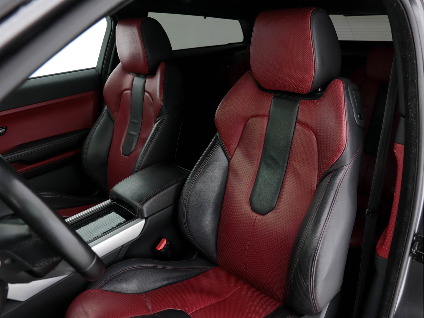 Land Rover Range Rover Evoque Coupe 2.2 eD4 Prestige *WRAPPED | XENON-PLUS | LEATHER | MERIDIAN-SOUNDSYSTEM | CAMERA | CRUISE | MEMORY-PACK | SPORT-SEATS | PRIVACY-GLASS | KEYLESS | ECC | TOWBAR | PDC | 19"ALU*