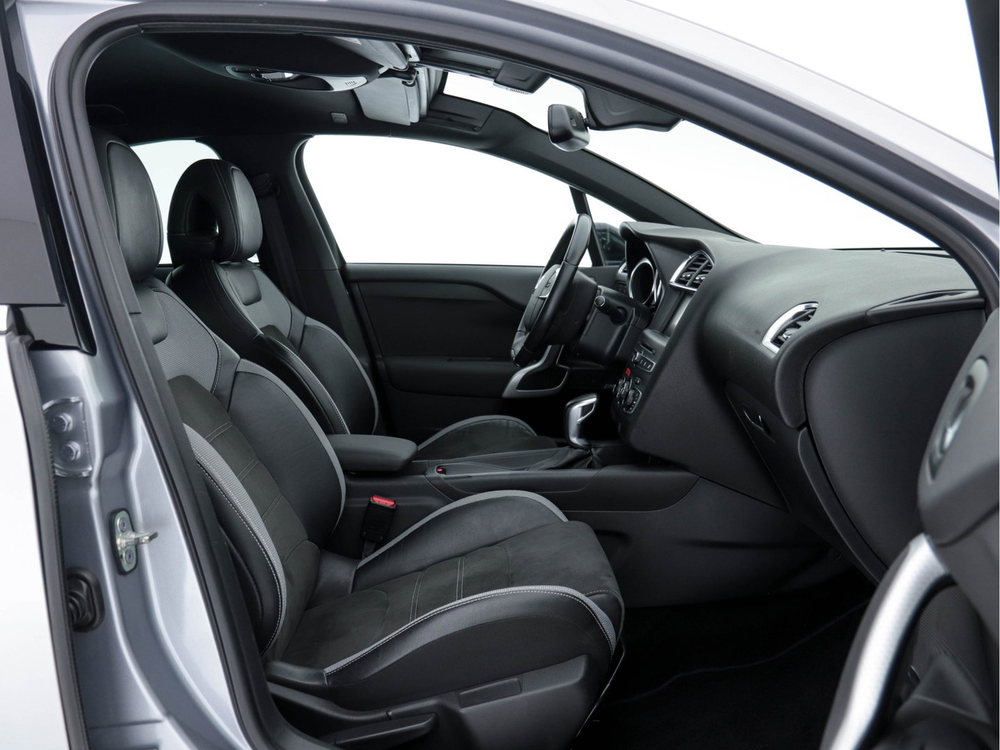 DS DS 4 Crossback 1.6 BlueHDi Business-Pack Aut. *NAVI-FULLMAP | FULL-LED | LEATHER-MICROFIBRE | DAB+ | ECC | PDC | CRUISE | KEYLESS | PRIVACY-GLASS | SPORT-SEATS | TOWBAR | 16"ALU*