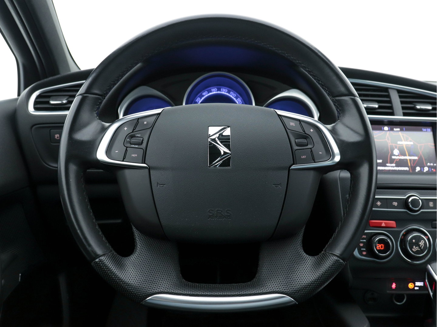 DS DS 4 Crossback 1.6 BlueHDi Business-Pack Aut. *NAVI-FULLMAP | FULL-LED | LEATHER-MICROFIBRE | DAB+ | ECC | PDC | CRUISE | KEYLESS | PRIVACY-GLASS | SPORT-SEATS | TOWBAR | 16"ALU*