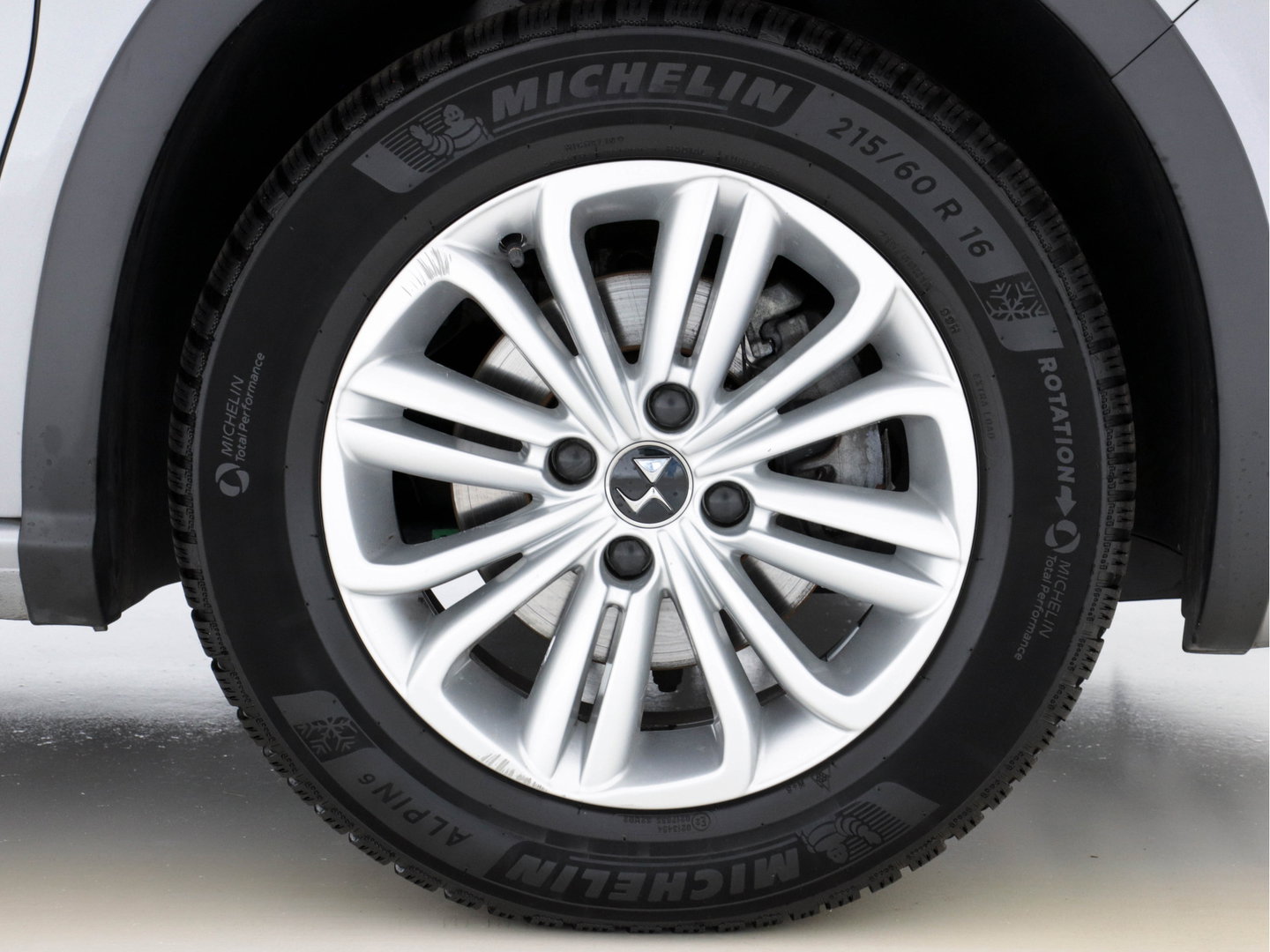 DS DS 4 Crossback 1.6 BlueHDi Business-Pack Aut. *NAVI-FULLMAP | FULL-LED | LEATHER-MICROFIBRE | DAB+ | ECC | PDC | CRUISE | KEYLESS | PRIVACY-GLASS | SPORT-SEATS | TOWBAR | 16"ALU*