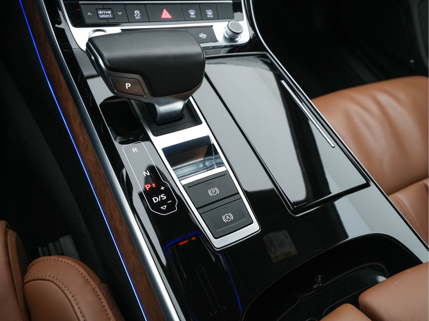Audi A8 50 TDI Quattro MHEV Aut. *MATRIX-LED | LEATHER | DIGI-COCKPIT | BANG/OLUFSEN | SOFTCLOSE | KEYLESS | MEMORY-SEATS | ADAPTIVE-CRUISE | DAB | CAMERA | ECC | PDC | AIR-SUSPENSION | AMBIENT-LIGHT | ...