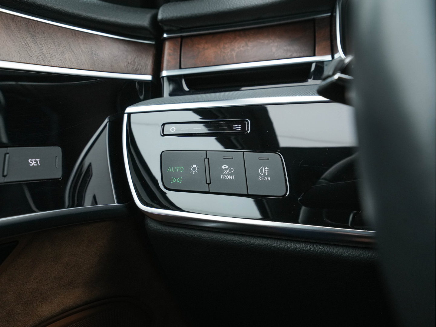 Audi A8 50 TDI Quattro MHEV Aut. *MATRIX-LED | LEATHER | DIGI-COCKPIT | BANG/OLUFSEN | SOFTCLOSE | KEYLESS | MEMORY-SEATS | ADAPTIVE-CRUISE | DAB | CAMERA | ECC | PDC | AIR-SUSPENSION | AMBIENT-LIGHT | ...
