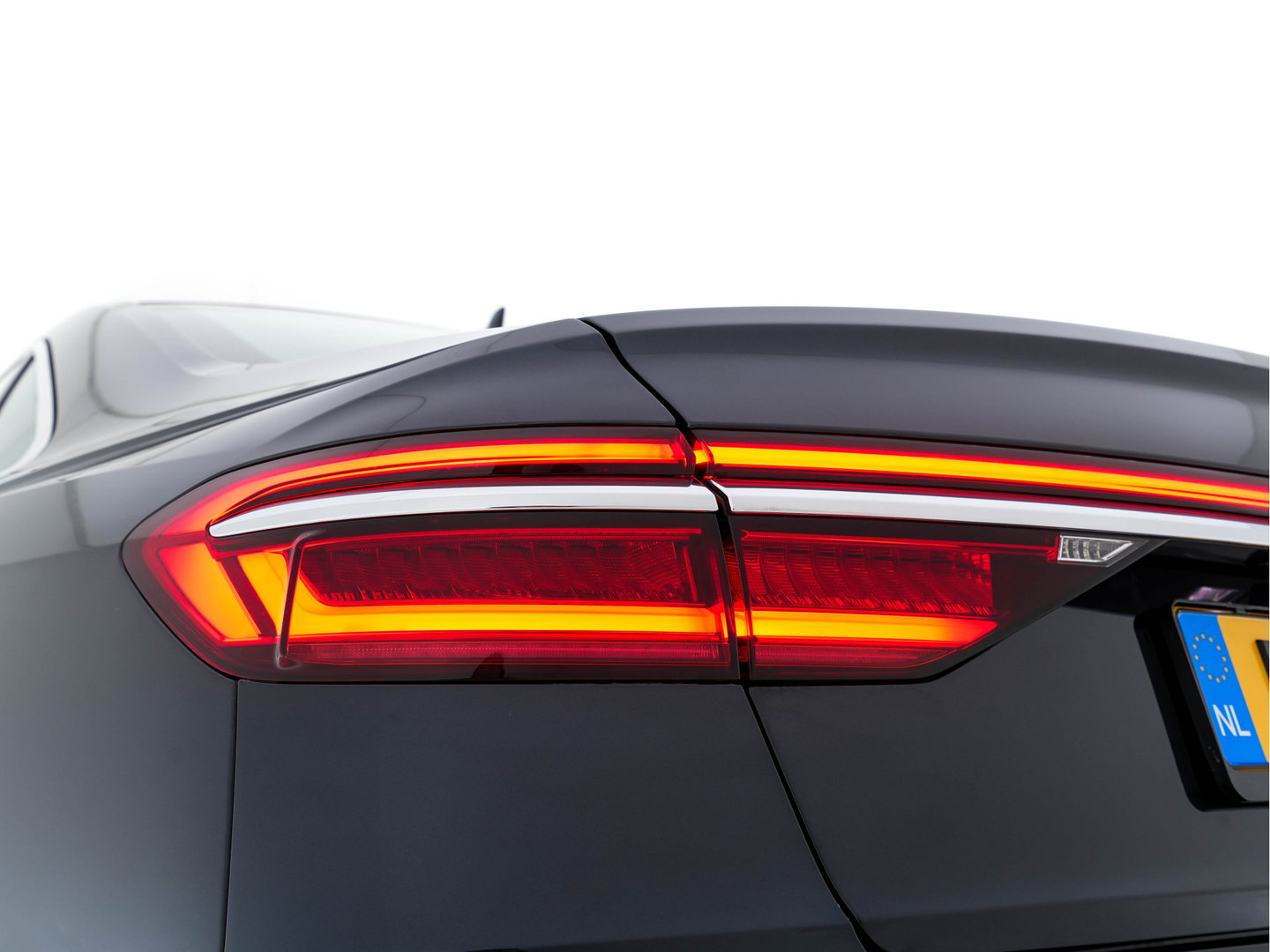 Audi A8 50 TDI Quattro MHEV Aut. *MATRIX-LED | LEATHER | DIGI-COCKPIT | BANG/OLUFSEN | SOFTCLOSE | KEYLESS | MEMORY-SEATS | ADAPTIVE-CRUISE | DAB | CAMERA | ECC | PDC | AIR-SUSPENSION | AMBIENT-LIGHT | ...