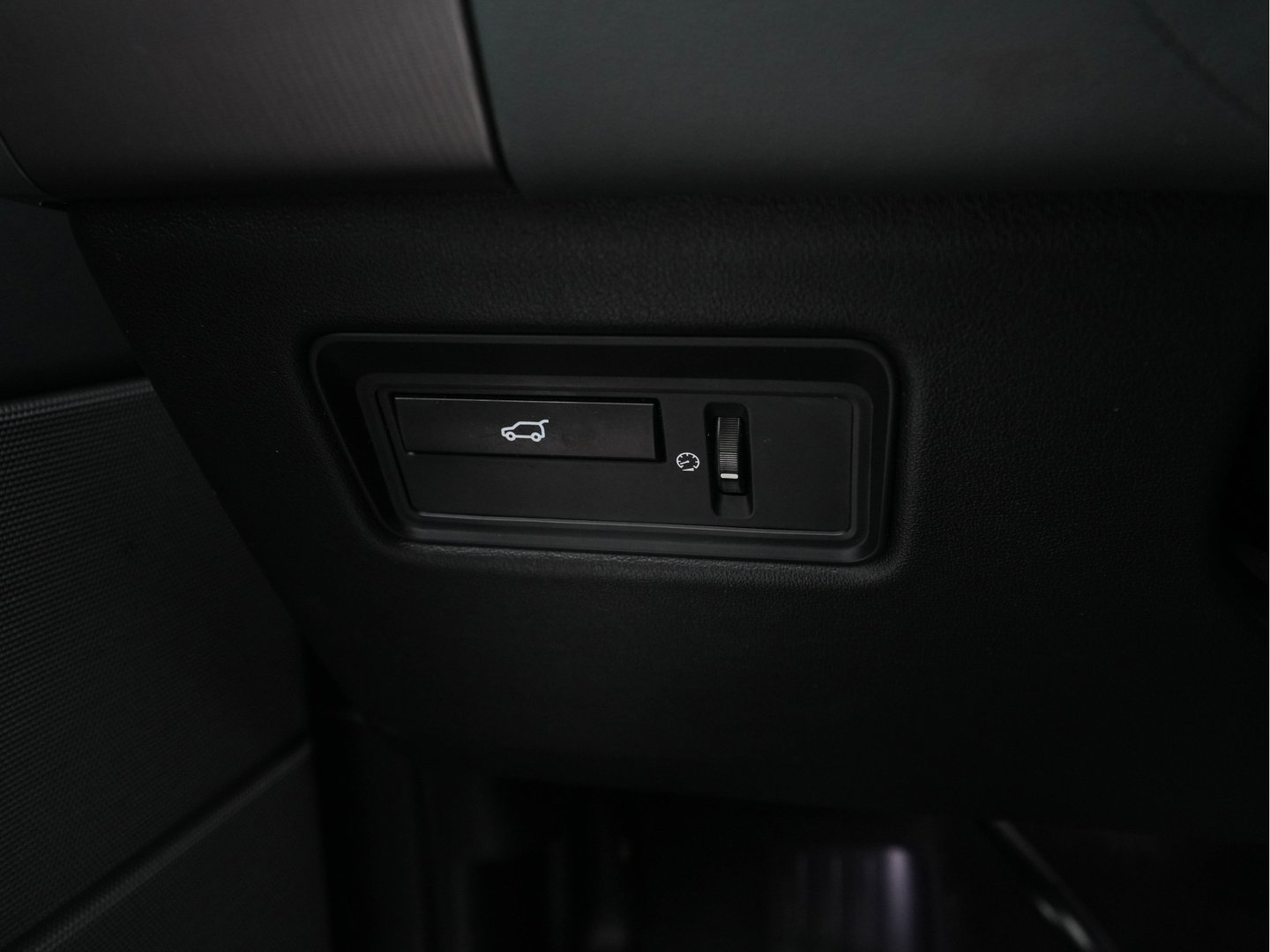 Land Rover Range Rover Sport 3.0 TDV6 HSE Dynamic [ 7-Pers ] Aut. *PANO | LEATHER | BI-XENON | NAVI-FULLMAP | CAMERA | CRUISE | HEAD-UP | MEMORY-PACK | HEATED-COMFORTSEATS | PRIVACY-GLASS | SHIFT-PADDLES | TOWBAR | 20"ALU*