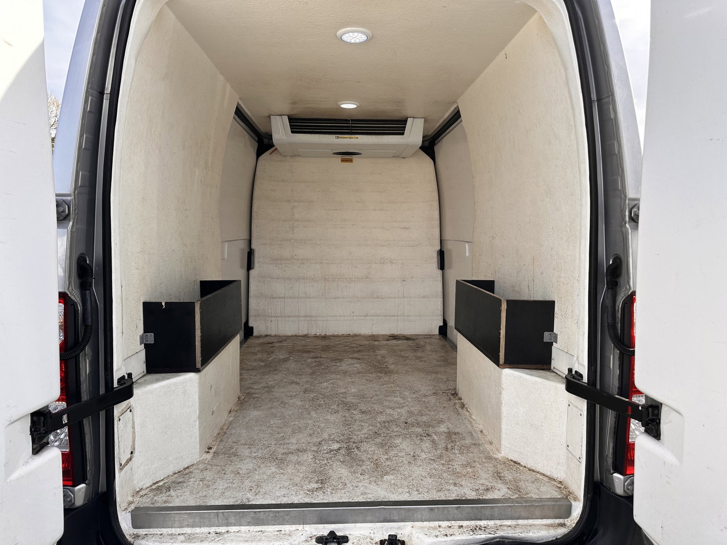 Renault Master T35 2.3 dCi 180 L2H2 Energy ( 3-Pers ) *REFRIGERATED VEHICLE | DOUBLE SLIDING DOORS | CAMERA | AIR CONDITIONING | BLIND SPOT MONITOR | CRUISE CONTROL | PARKING SENSORS | TOW BAR*