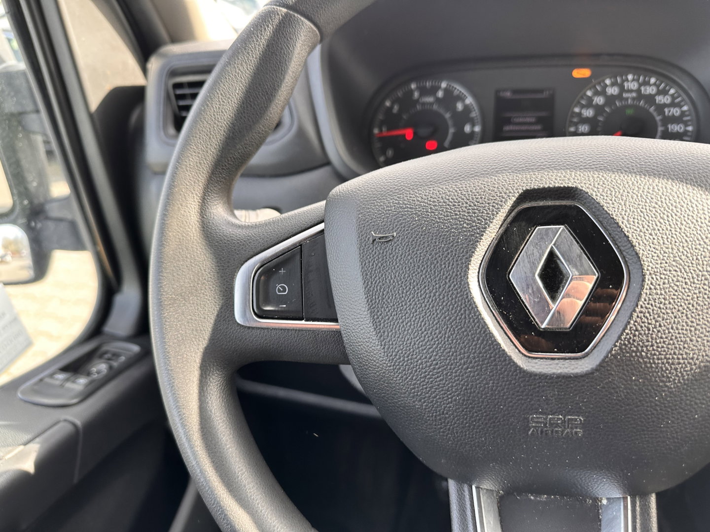 Renault Master T35 2.3 dCi 180 L2H2 Energy ( 3-Pers ) *REFRIGERATED VEHICLE | DOUBLE SLIDING DOORS | CAMERA | AIR CONDITIONING | BLIND SPOT MONITOR | CRUISE CONTROL | PARKING SENSORS | TOW BAR*