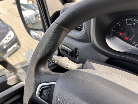 Renault Master T35 2.3 dCi 180 L2H2 Energy ( 3-Pers ) *REFRIGERATED VEHICLE | DOUBLE SLIDING DOORS | CAMERA | AIR CONDITIONING | BLIND SPOT MONITOR | CRUISE CONTROL | PARKING SENSORS | TOW BAR*