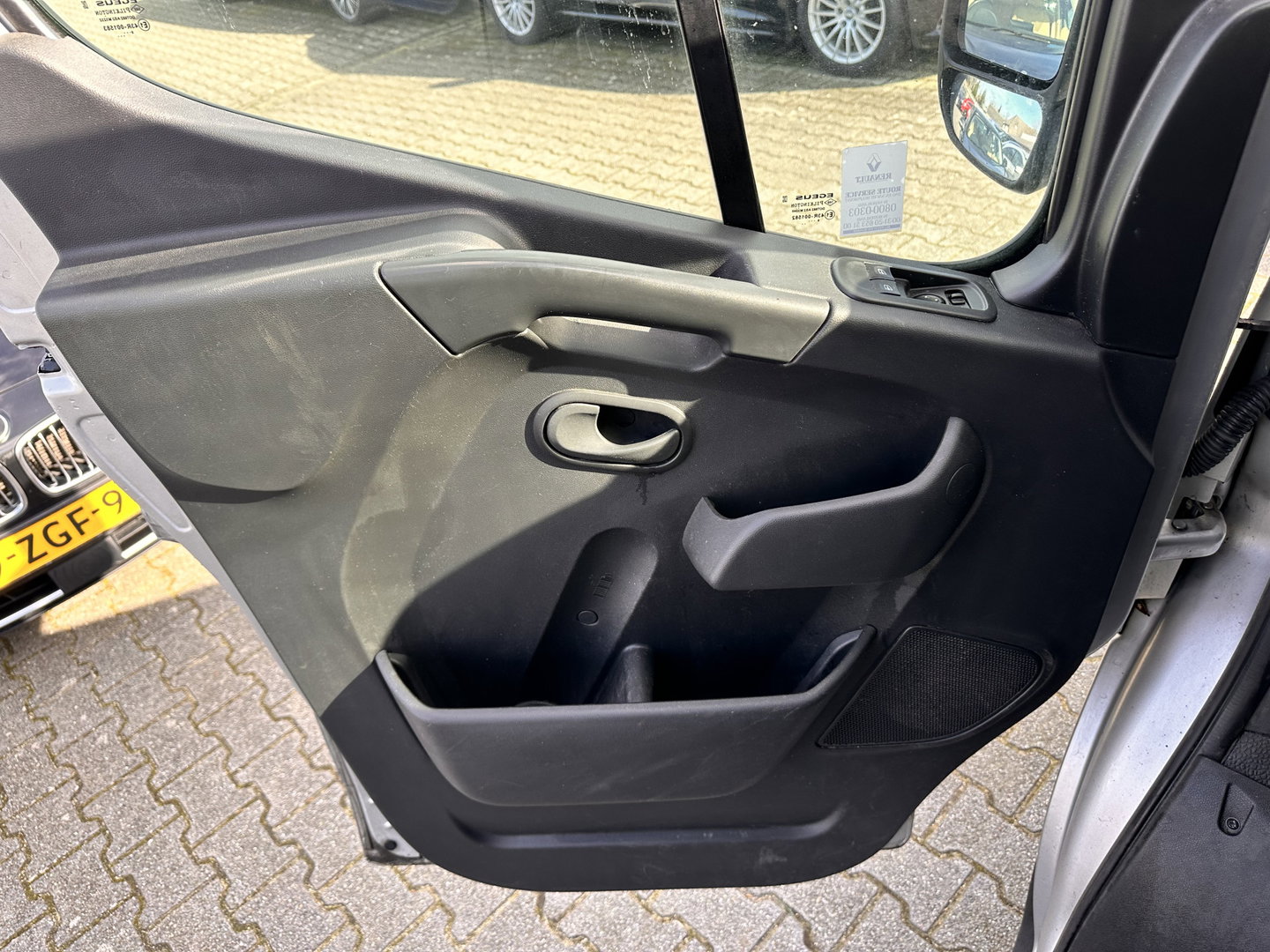 Renault Master T35 2.3 dCi 180 L2H2 Energy ( 3-Pers ) *REFRIGERATED VEHICLE | DOUBLE SLIDING DOORS | CAMERA | AIR CONDITIONING | BLIND SPOT MONITOR | CRUISE CONTROL | PARKING SENSORS | TOW BAR*
