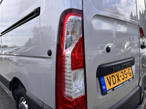 Renault Master T35 2.3 dCi 180 L2H2 Energy ( 3-Pers ) *REFRIGERATED VEHICLE | DOUBLE SLIDING DOORS | CAMERA | AIR CONDITIONING | BLIND SPOT MONITOR | CRUISE CONTROL | PARKING SENSORS | TOW BAR*