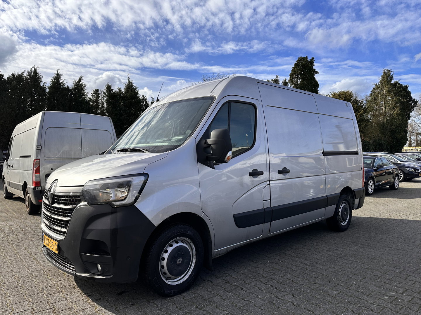 Renault Master T35 2.3 dCi 180 L2H2 Energy ( 3-Pers ) *REFRIGERATED VEHICLE | DOUBLE SLIDING DOORS | CAMERA | AIR CONDITIONING | BLIND SPOT MONITOR | CRUISE CONTROL | PARKING SENSORS | TOW BAR*