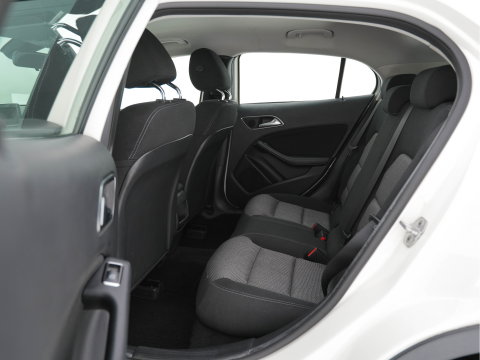 Mercedes-Benz GLA 200 CDI Ambition *NAVI-FULLMAP | ECC | CRUISE | HEATED-COMFORT-SEATS | TOWBAR | PDC |  CARBON-INLAY | 17"ALU*
