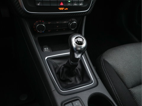 Mercedes-Benz GLA 200 CDI Ambition *NAVI-FULLMAP | ECC | CRUISE | HEATED-COMFORT-SEATS | TOWBAR | PDC |  CARBON-INLAY | 17"ALU*