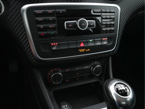 Mercedes-Benz GLA 200 CDI Ambition *NAVI-FULLMAP | ECC | CRUISE | HEATED-COMFORT-SEATS | TOWBAR | PDC |  CARBON-INLAY | 17"ALU*