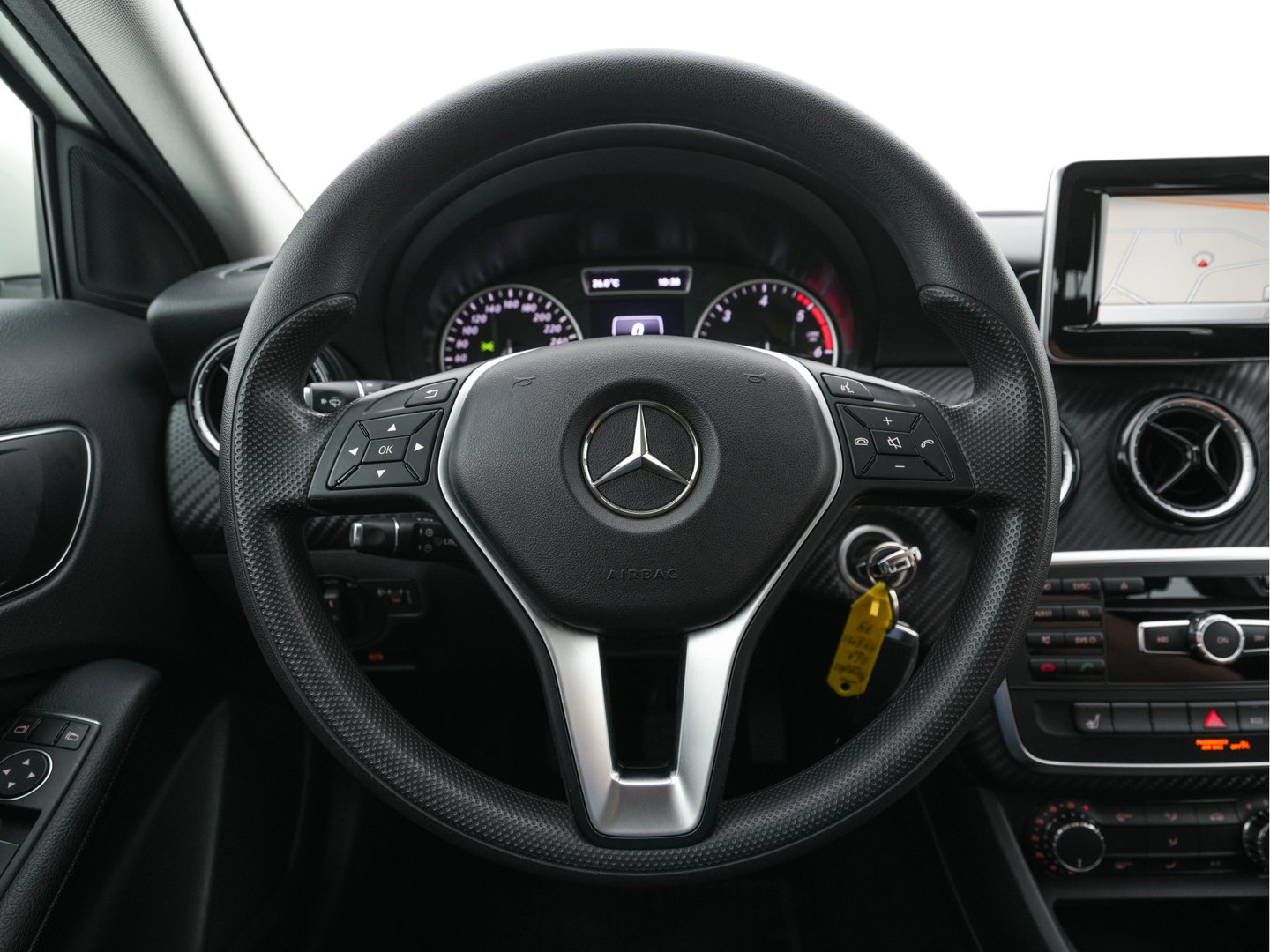 Mercedes-Benz GLA 200 CDI Ambition *NAVI-FULLMAP | ECC | CRUISE | HEATED-COMFORT-SEATS | TOWBAR | PDC |  CARBON-INLAY | 17"ALU*