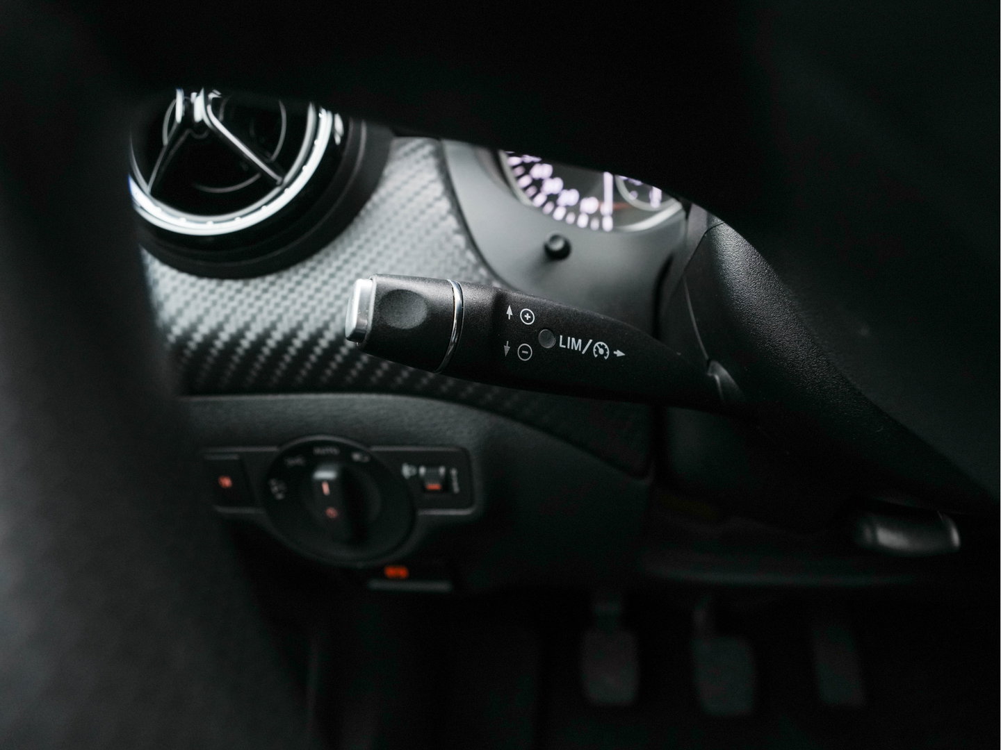 Mercedes-Benz GLA 200 CDI Ambition *NAVI-FULLMAP | ECC | CRUISE | HEATED-COMFORT-SEATS | TOWBAR | PDC |  CARBON-INLAY | 17"ALU*