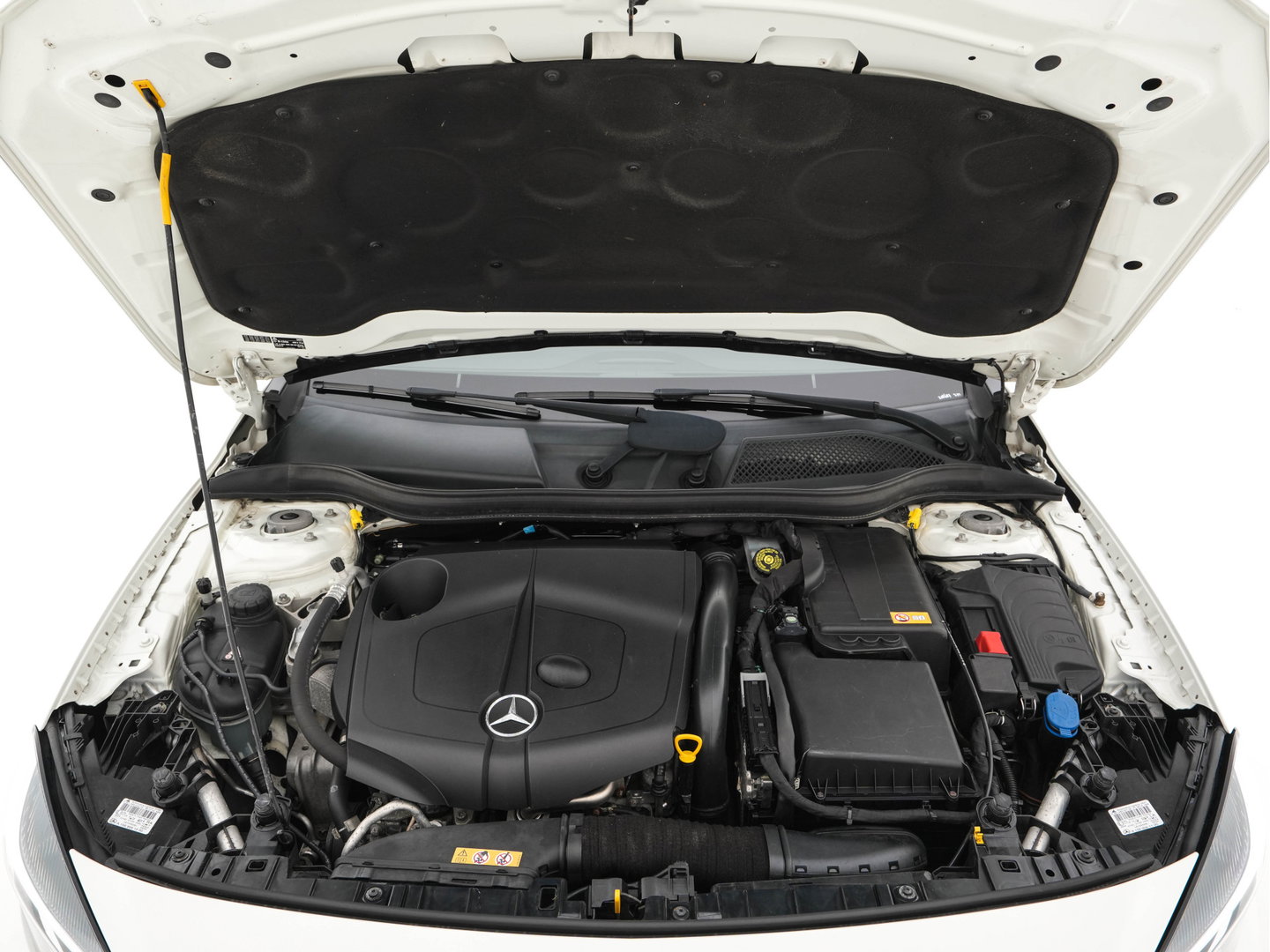 Mercedes-Benz GLA 200 CDI Ambition *NAVI-FULLMAP | ECC | CRUISE | HEATED-COMFORT-SEATS | TOWBAR | PDC |  CARBON-INLAY | 17"ALU*