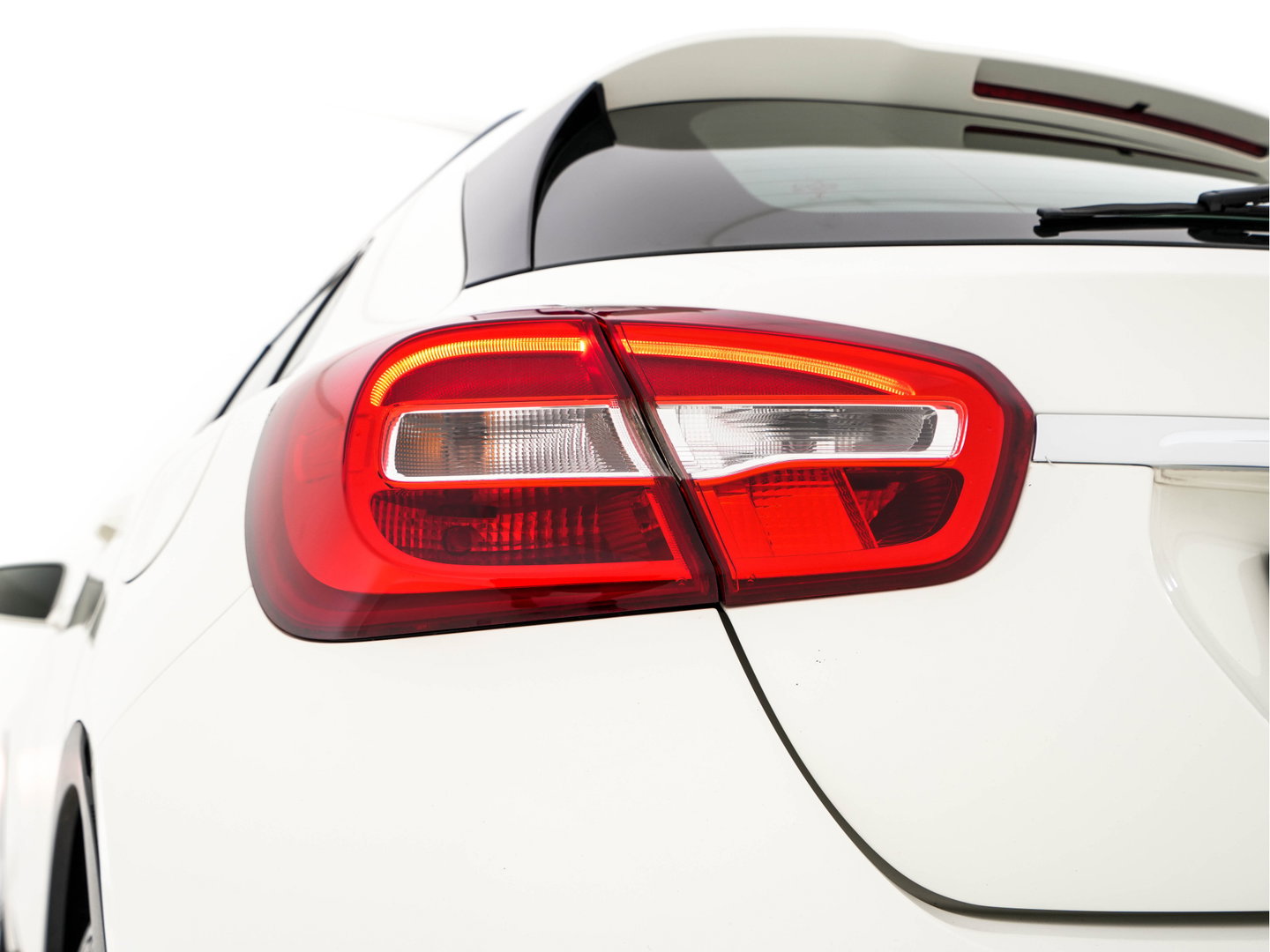 Mercedes-Benz GLA 200 CDI Ambition *NAVI-FULLMAP | ECC | CRUISE | HEATED-COMFORT-SEATS | TOWBAR | PDC |  CARBON-INLAY | 17"ALU*