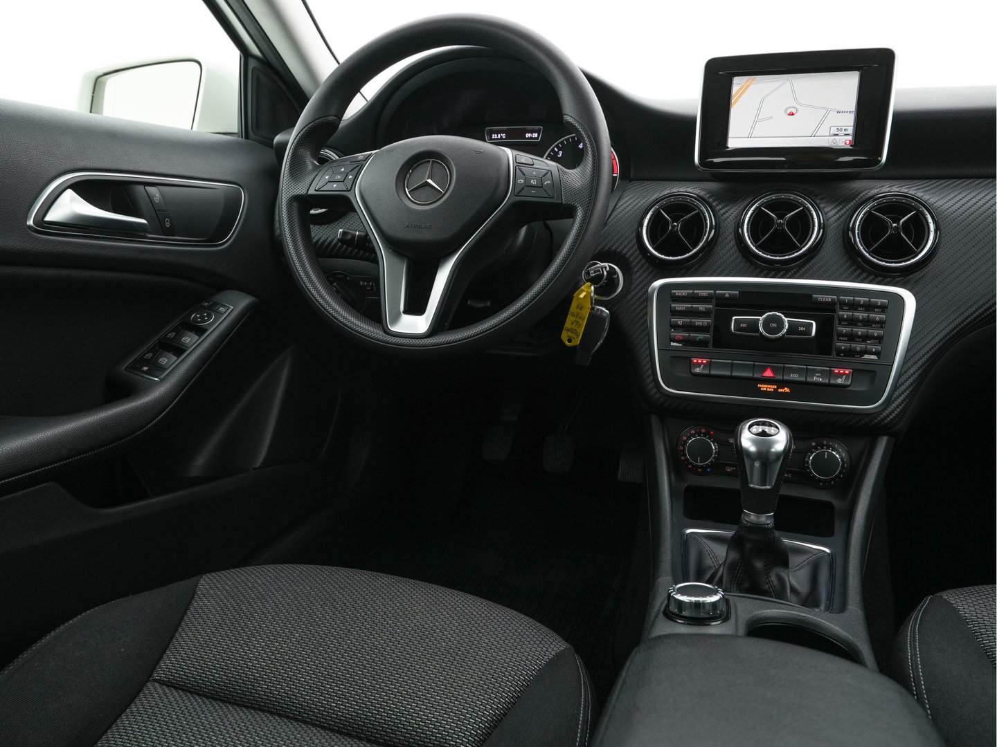Mercedes-Benz GLA 200 CDI Ambition *NAVI-FULLMAP | ECC | CRUISE | HEATED-COMFORT-SEATS | TOWBAR | PDC |  CARBON-INLAY | 17"ALU*