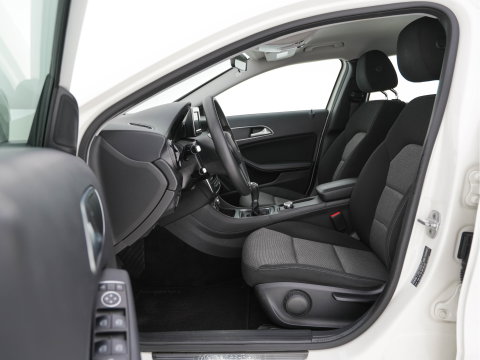 Mercedes-Benz GLA 200 CDI Ambition *NAVI-FULLMAP | ECC | CRUISE | HEATED-COMFORT-SEATS | TOWBAR | PDC |  CARBON-INLAY | 17"ALU*