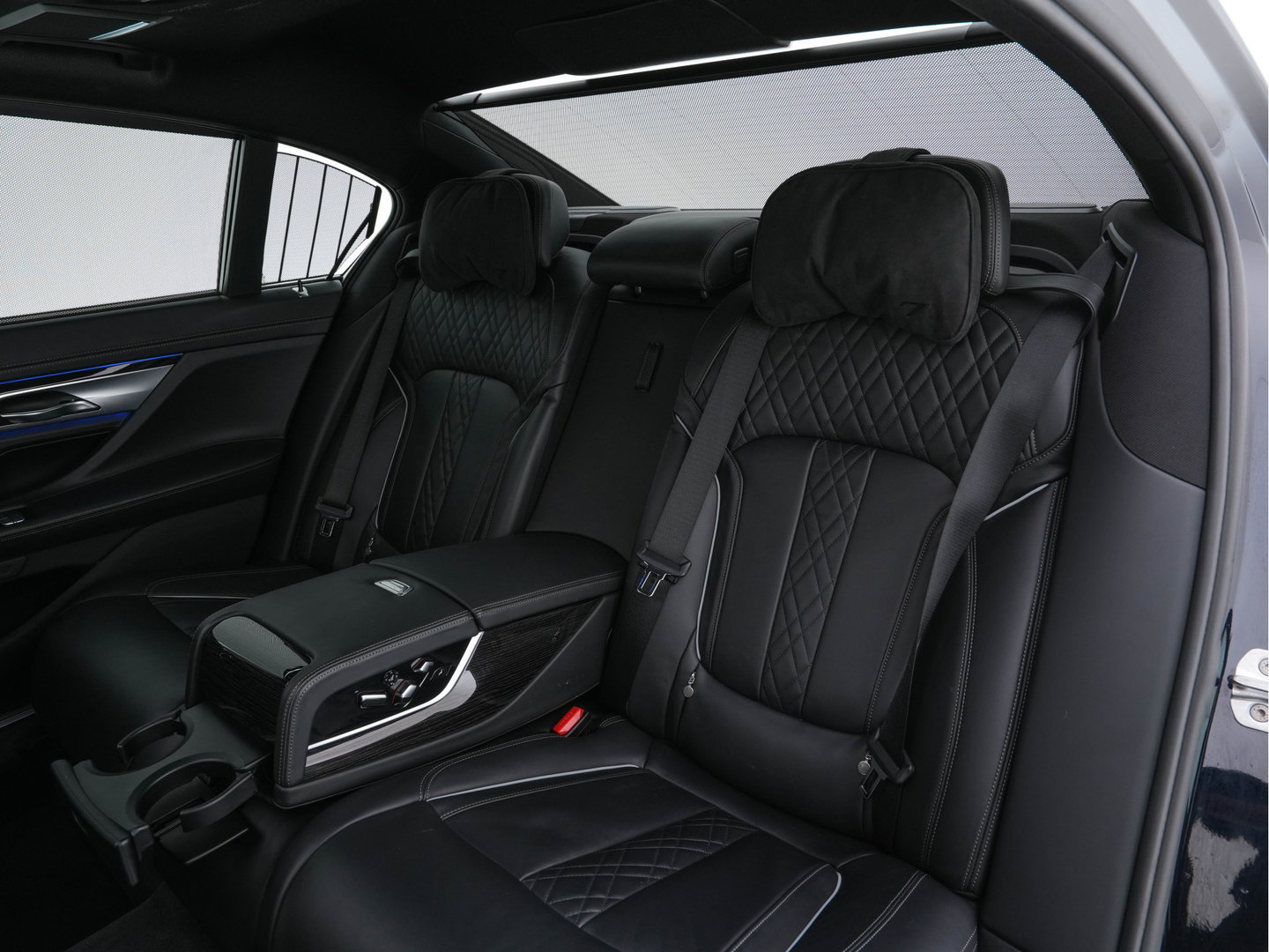 BMW 7 Serie 750i Long M-Aerodynamic xDrive High Executive Aut. *PANO | DESIGN-LEATHER | LASER-LED | SOFTCLOSE |TOPVIEW | HARMAN/KARDON-SOUND | MEMORY-PACK | NAVI-FULLMAP | KEYLESS | ADAPTIVE-CRUISE | HEAD-UP | MASSAGE/HEATED/COOLED-COMFORT-SEATS | .
