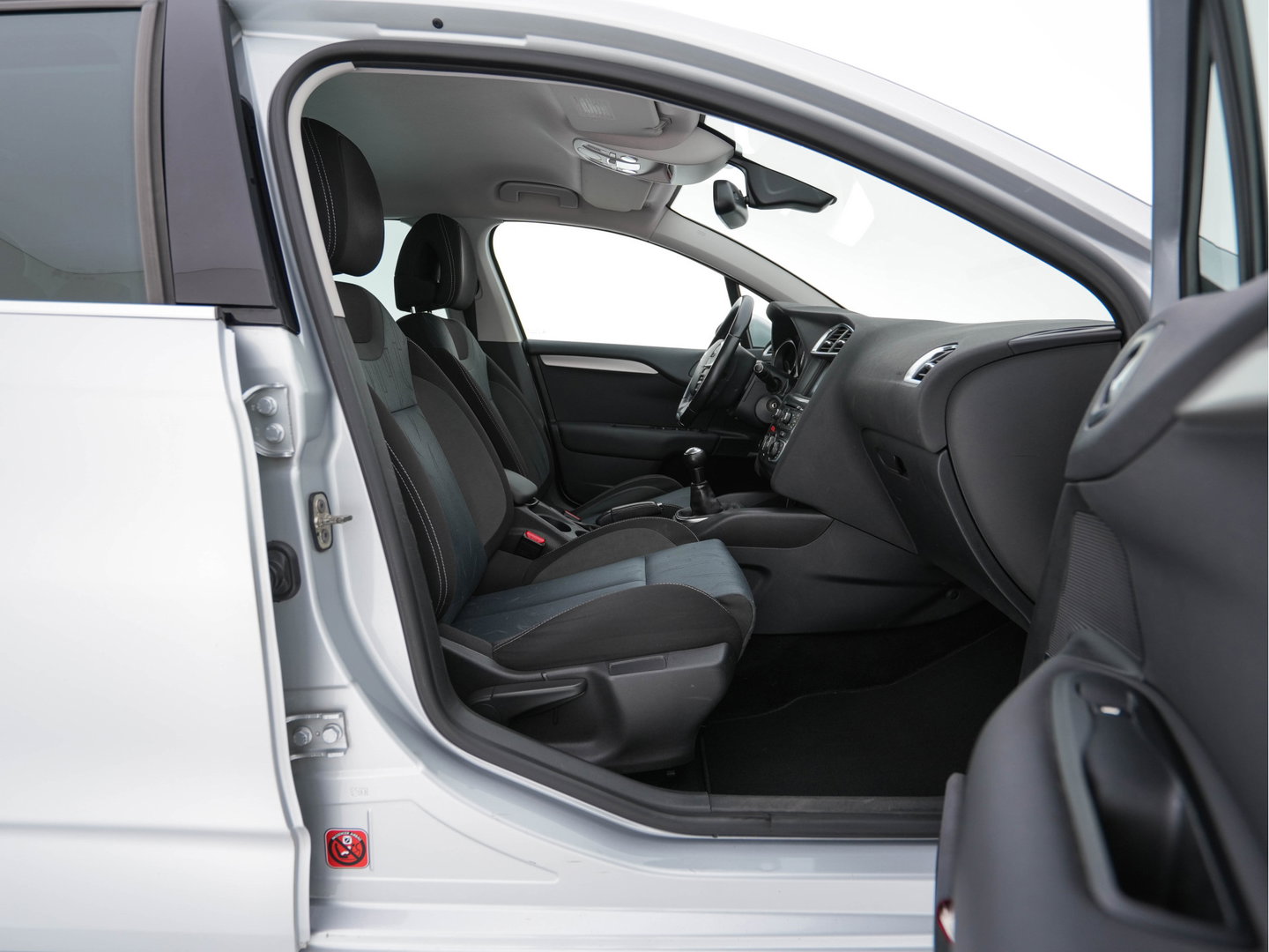 Citroën C4 1.6 HDi Ligne Business *NAVI-FULLMAP | ECC | PDC | CRUISE | TOWBAR | COMFORT-SEATS | PRIVACY-GLASS | 16''ALU*