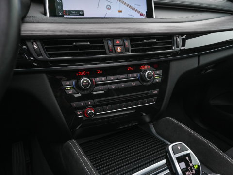 BMW X6 xDrive30d High Executive Design-Edition-Extravagance Aut. *PANO | LEATHER-ALCANTARA | FULL-LED | MEMORY-PACK | HEAD-UP | HIFI-SOUND | KEYLESS | DAB+ | BLIND-SPOT | CAMERA | HEATED-SPORTSEATS | SHIFTPADDLES | SOFTCLOSE | TOWBAR | 20''ALU*