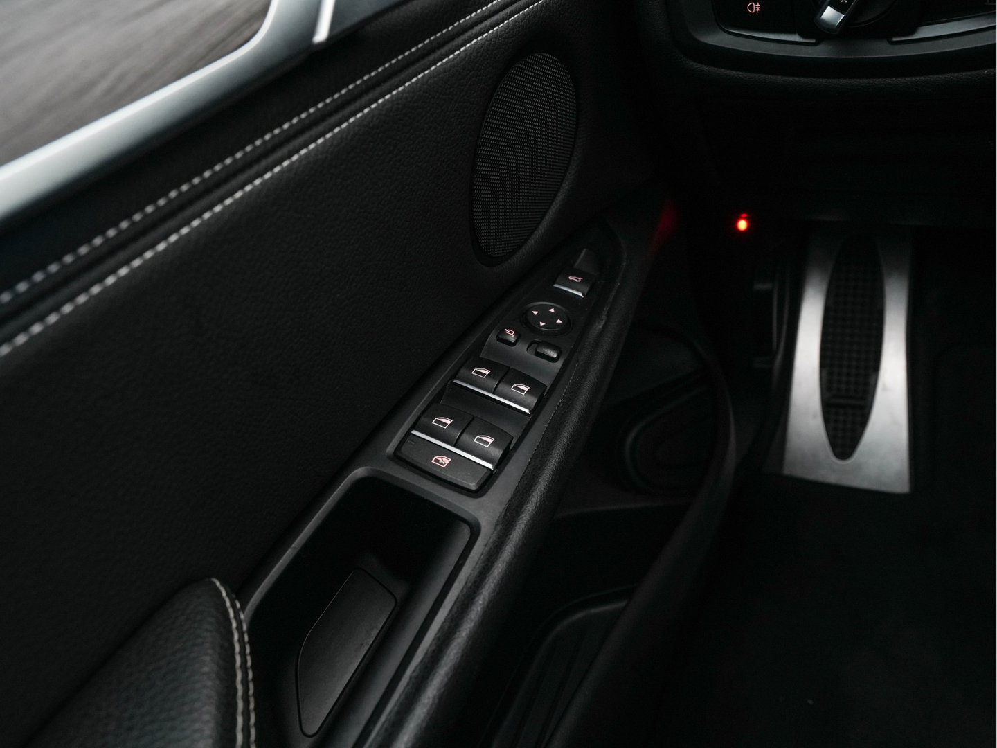 BMW X6 xDrive30d High Executive Design-Edition-Extravagance Aut. *PANO | LEATHER-ALCANTARA | FULL-LED | MEMORY-PACK | HEAD-UP | HIFI-SOUND | KEYLESS | DAB+ | BLIND-SPOT | CAMERA | HEATED-SPORTSEATS | SHIFTPADDLES | SOFTCLOSE | TOWBAR | 20''ALU*
