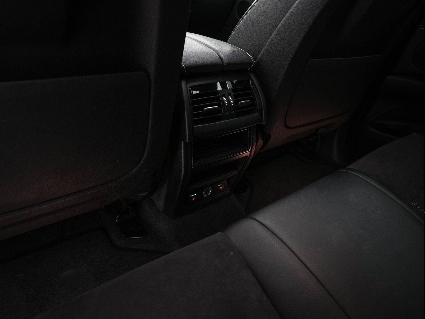 BMW X6 xDrive30d High Executive Design-Edition-Extravagance Aut. *PANO | LEATHER-ALCANTARA | FULL-LED | MEMORY-PACK | HEAD-UP | HIFI-SOUND | KEYLESS | DAB+ | BLIND-SPOT | CAMERA | HEATED-SPORTSEATS | SHIFTPADDLES | SOFTCLOSE | TOWBAR | 20''ALU*