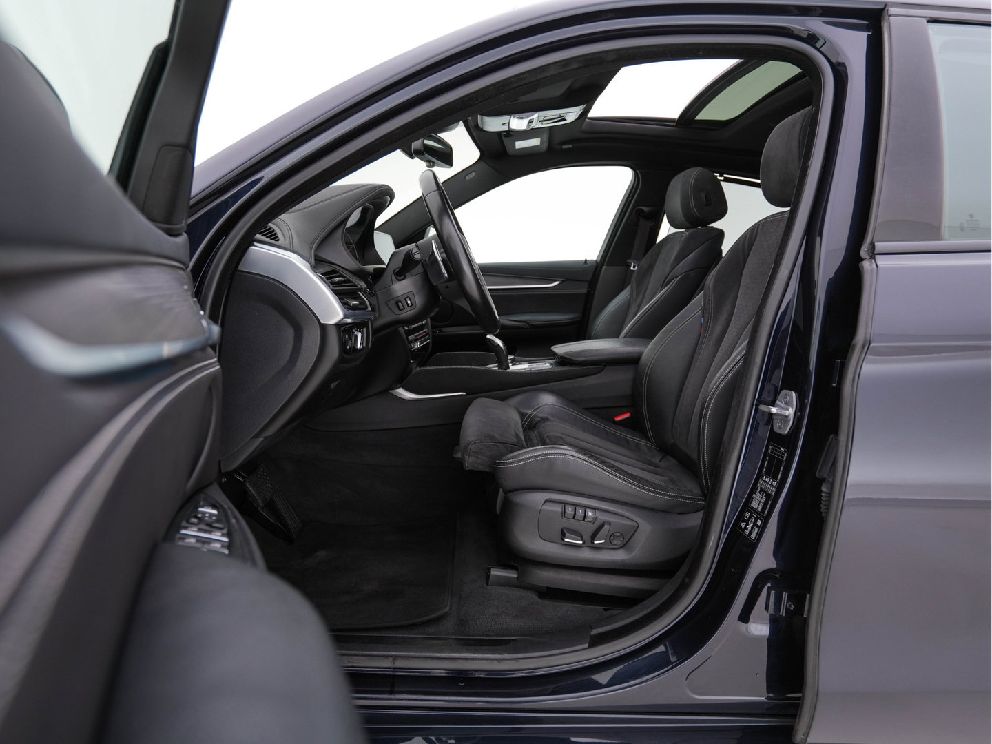 BMW X6 xDrive30d High Executive Design-Edition-Extravagance Aut. *PANO | LEATHER-ALCANTARA | FULL-LED | MEMORY-PACK | HEAD-UP | HIFI-SOUND | KEYLESS | DAB+ | BLIND-SPOT | CAMERA | HEATED-SPORTSEATS | SHIFTPADDLES | SOFTCLOSE | TOWBAR | 20''ALU*