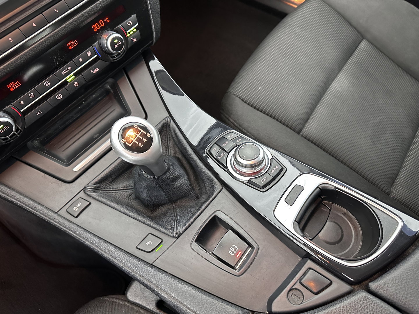 BMW 5 Serie Touring 520d Shadow-line *BI-XENON | NAVI-FULLMAP | HEATED-COMFORTSEATS | ECC | KEYLESS | PDC | CRUISE | 18''ALU*