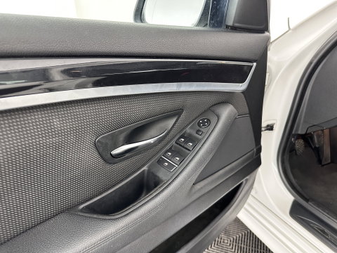 BMW 5 Serie Touring 520d Shadow-line *BI-XENON | NAVI-FULLMAP | HEATED-COMFORTSEATS | ECC | KEYLESS | PDC | CRUISE | 18''ALU*