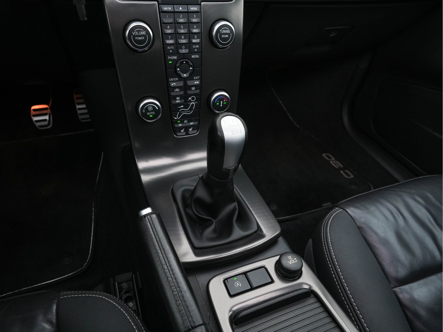Volvo C30 1.6 D2 R-Design Luxury-Line *PANO | BI-XENON | LEATHER-FABRIC | NAVI-FULLMAP | HEATED-SPORTSEATS | ECC | CARBON-INLAY | PDC | PREMIUM-AUDIO | CRUISE | 17''ALU*