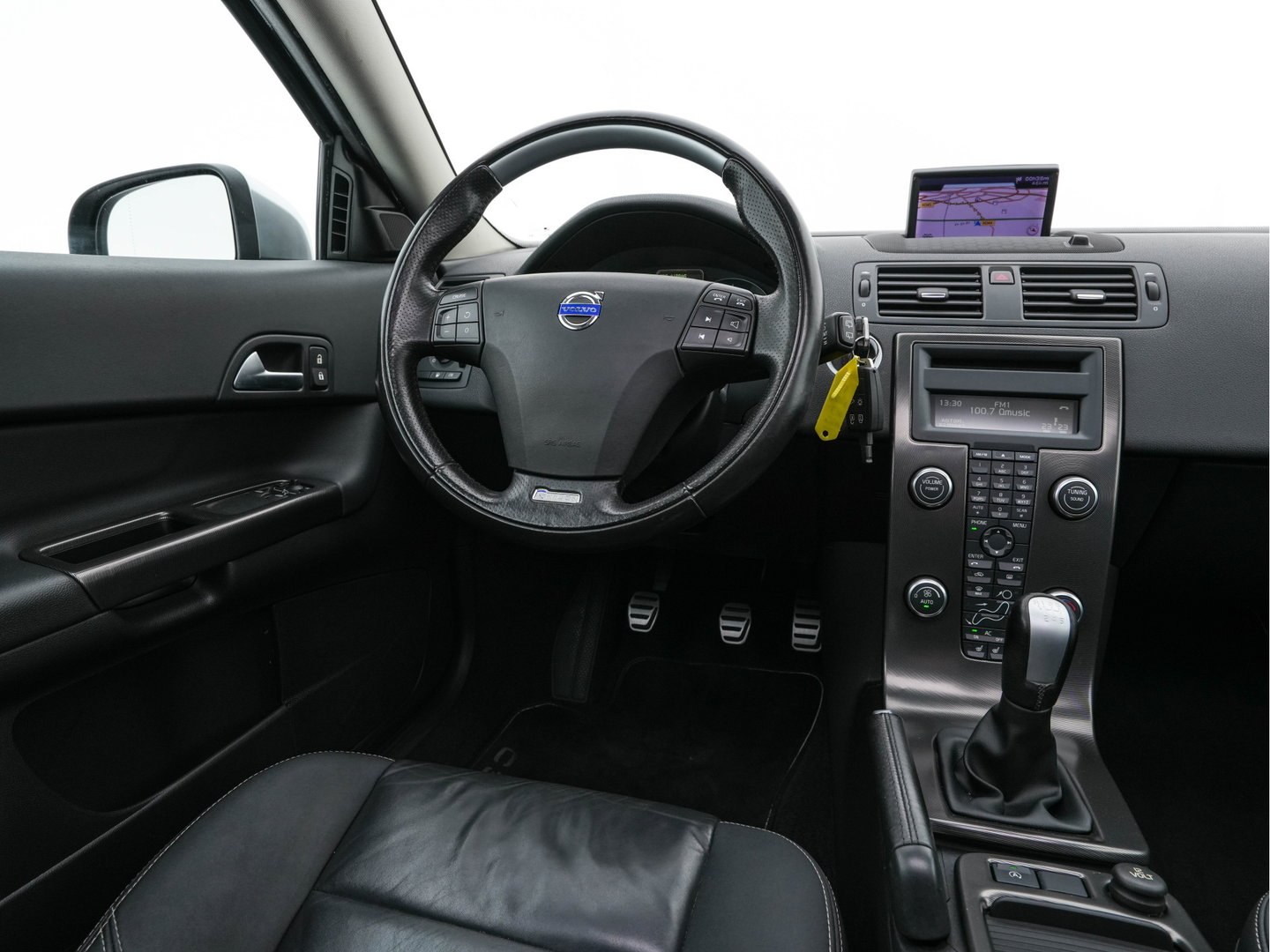 Volvo C30 1.6 D2 R-Design Luxury-Line *PANO | BI-XENON | LEATHER-FABRIC | NAVI-FULLMAP | HEATED-SPORTSEATS | ECC | CARBON-INLAY | PDC | PREMIUM-AUDIO | CRUISE | 17''ALU*