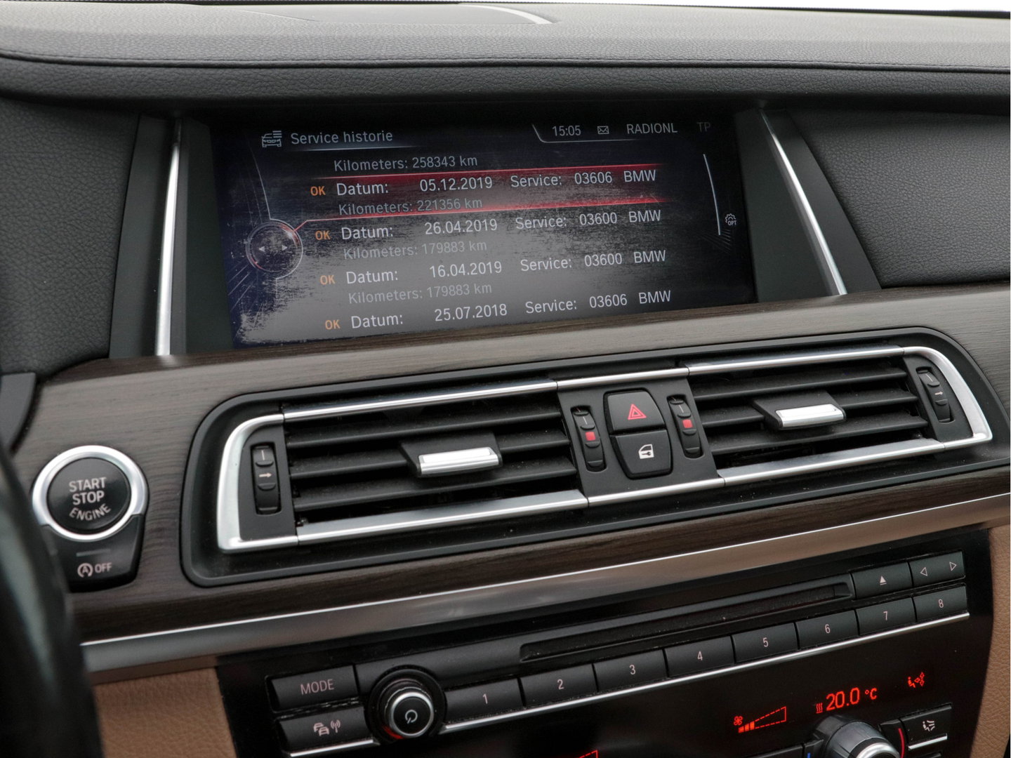 BMW 7 Serie 740d xDrive M-Sportpack Aut. *PANO | LEATHER | FULL-LED | TOPVIEW | NAVI-FULLMAP | SOFTCLOSE | HEAD-UP | HARMAN/KARDON | KEYLESS | CRUISE | HEATED-SPORTSEATS | LANE-ASSIST | MEMORY-PACK | TOWBAR |  20"ALU*