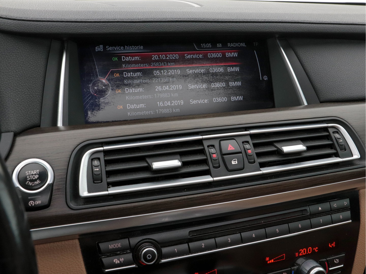 BMW 7 Serie 740d xDrive M-Sportpack Aut. *PANO | LEATHER | FULL-LED | TOPVIEW | NAVI-FULLMAP | SOFTCLOSE | HEAD-UP | HARMAN/KARDON | KEYLESS | CRUISE | HEATED-SPORTSEATS | LANE-ASSIST | MEMORY-PACK | TOWBAR |  20"ALU*