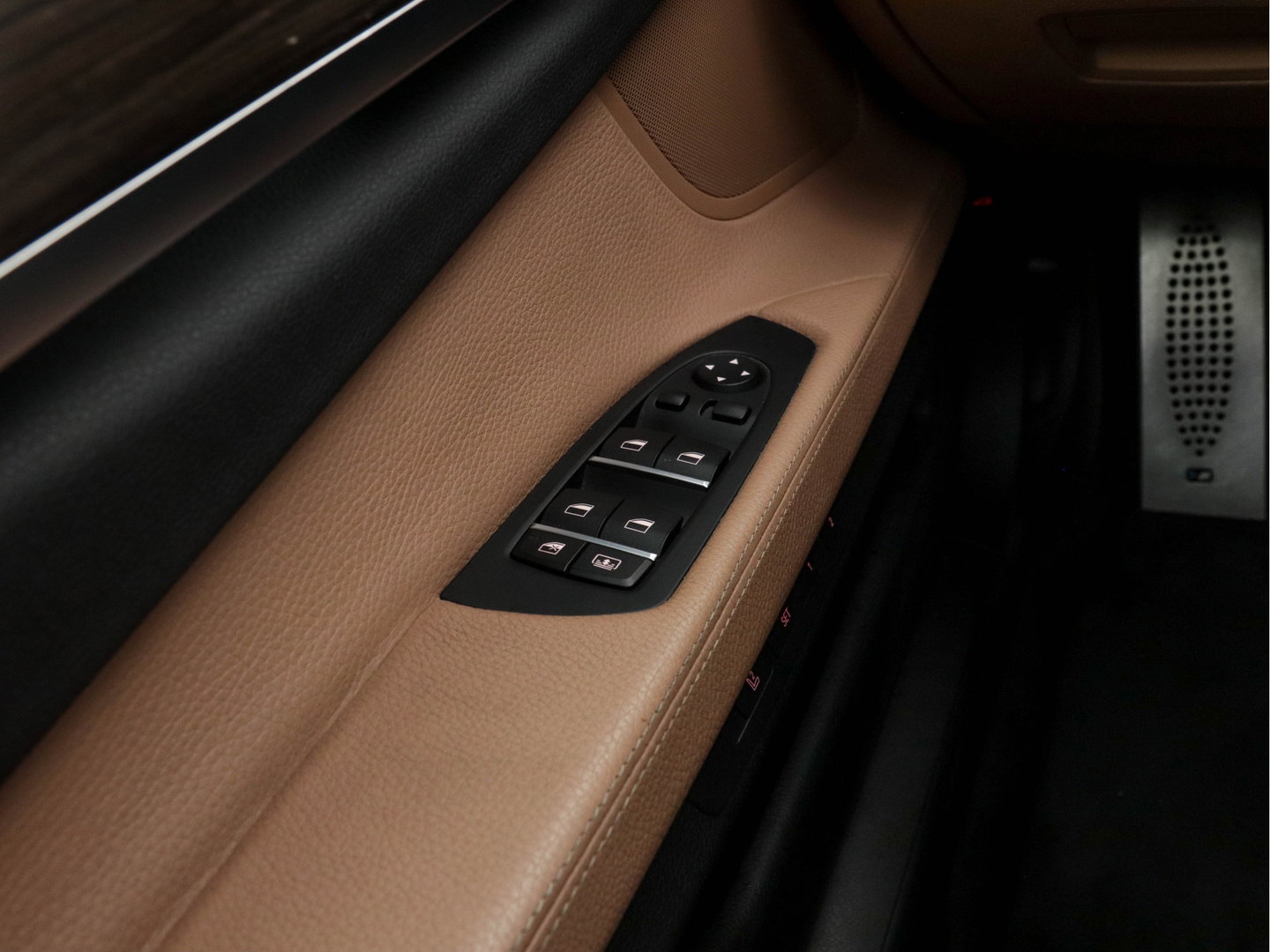 BMW 7 Serie 740d xDrive M-Sportpack Aut. *PANO | LEATHER | FULL-LED | TOPVIEW | NAVI-FULLMAP | SOFTCLOSE | HEAD-UP | HARMAN/KARDON | KEYLESS | CRUISE | HEATED-SPORTSEATS | LANE-ASSIST | MEMORY-PACK | TOWBAR |  20"ALU*